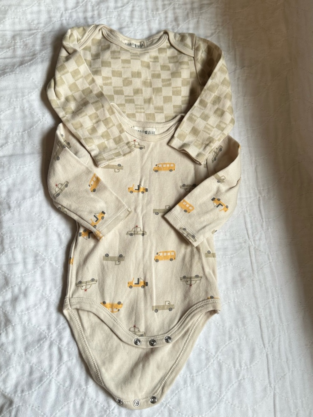 Neutral Cream Check Vehicle Print Long-Sleeve One-Piece organic Cotton size 6-9m